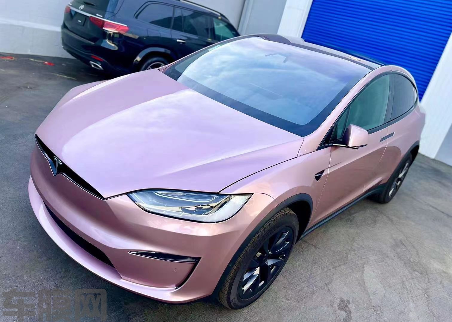 特斯拉Model X 冰莓粉改色膜 效果图