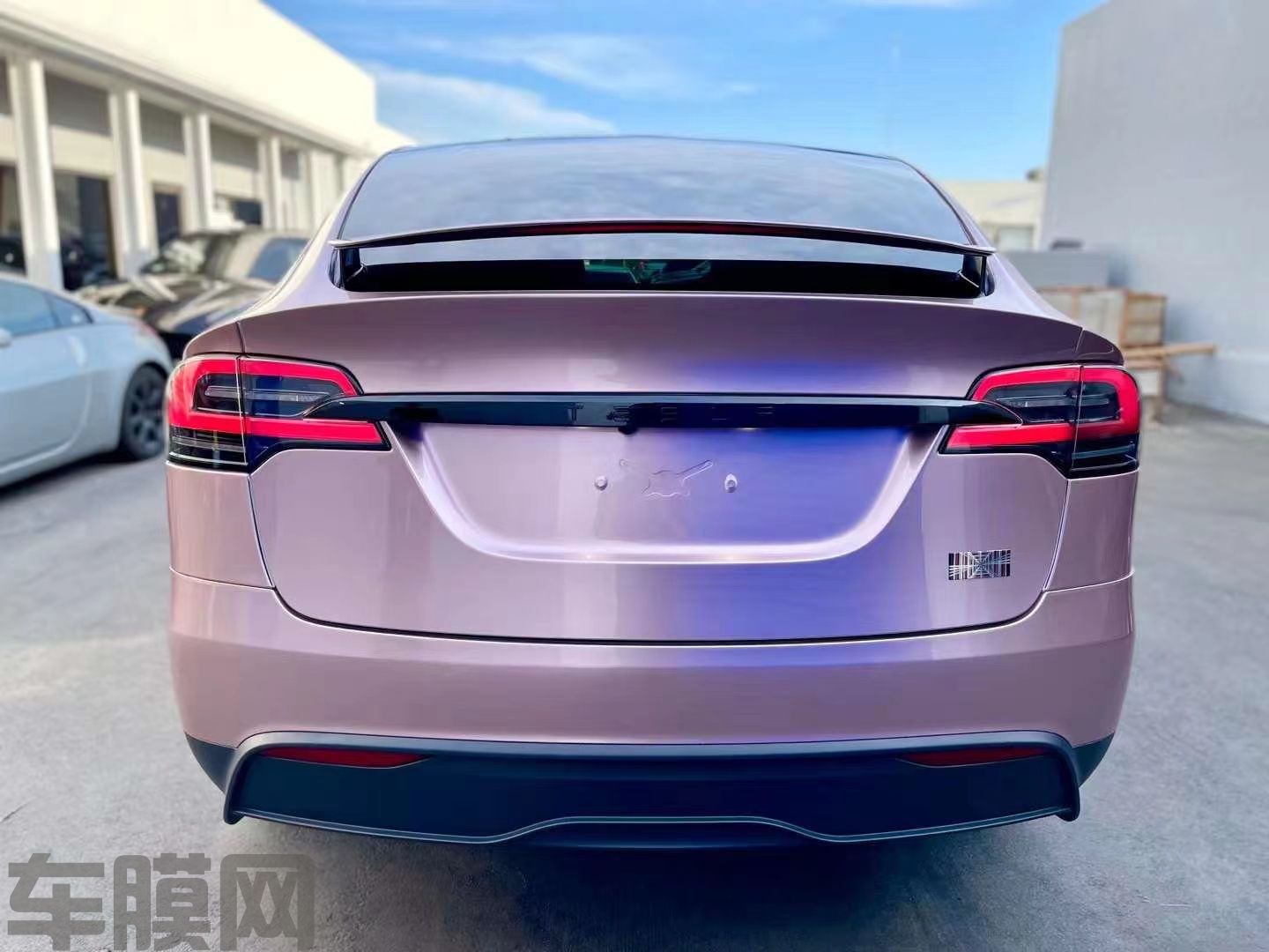 特斯拉Model X 冰莓粉改色膜 效果图