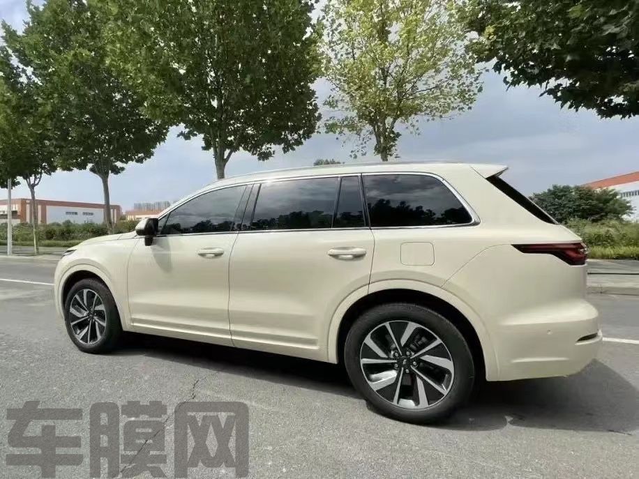 理想ONE 超亮水晶卡其米兰改色膜 效果图