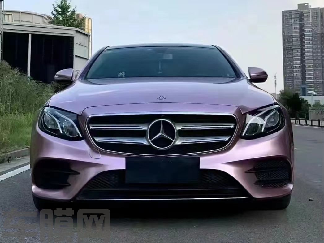 奔驰E300L 激情粉改色膜 效果图