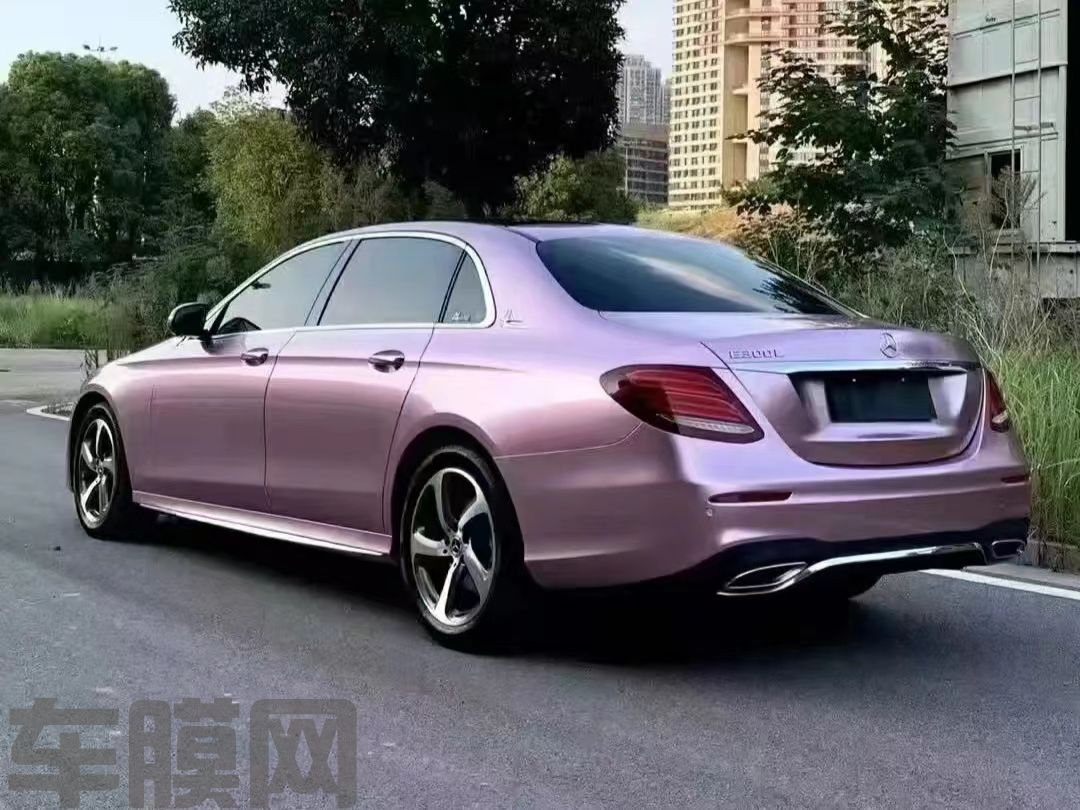 奔驰E300L 激情粉改色膜 效果图