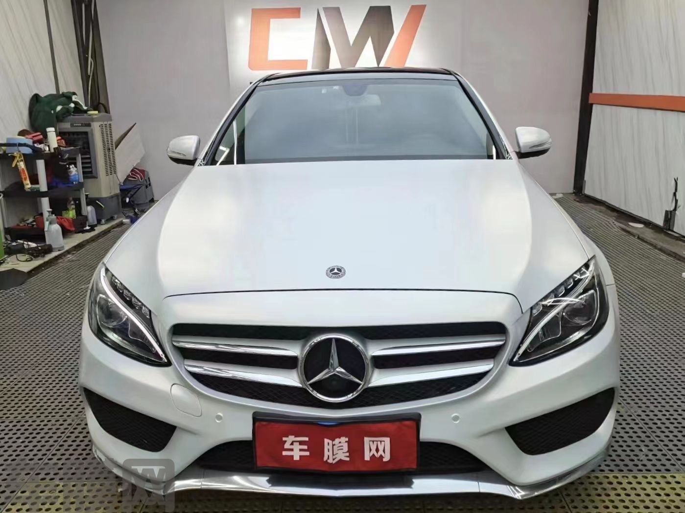 奔驰C200L 哑面七彩镭射白改色膜 效果图