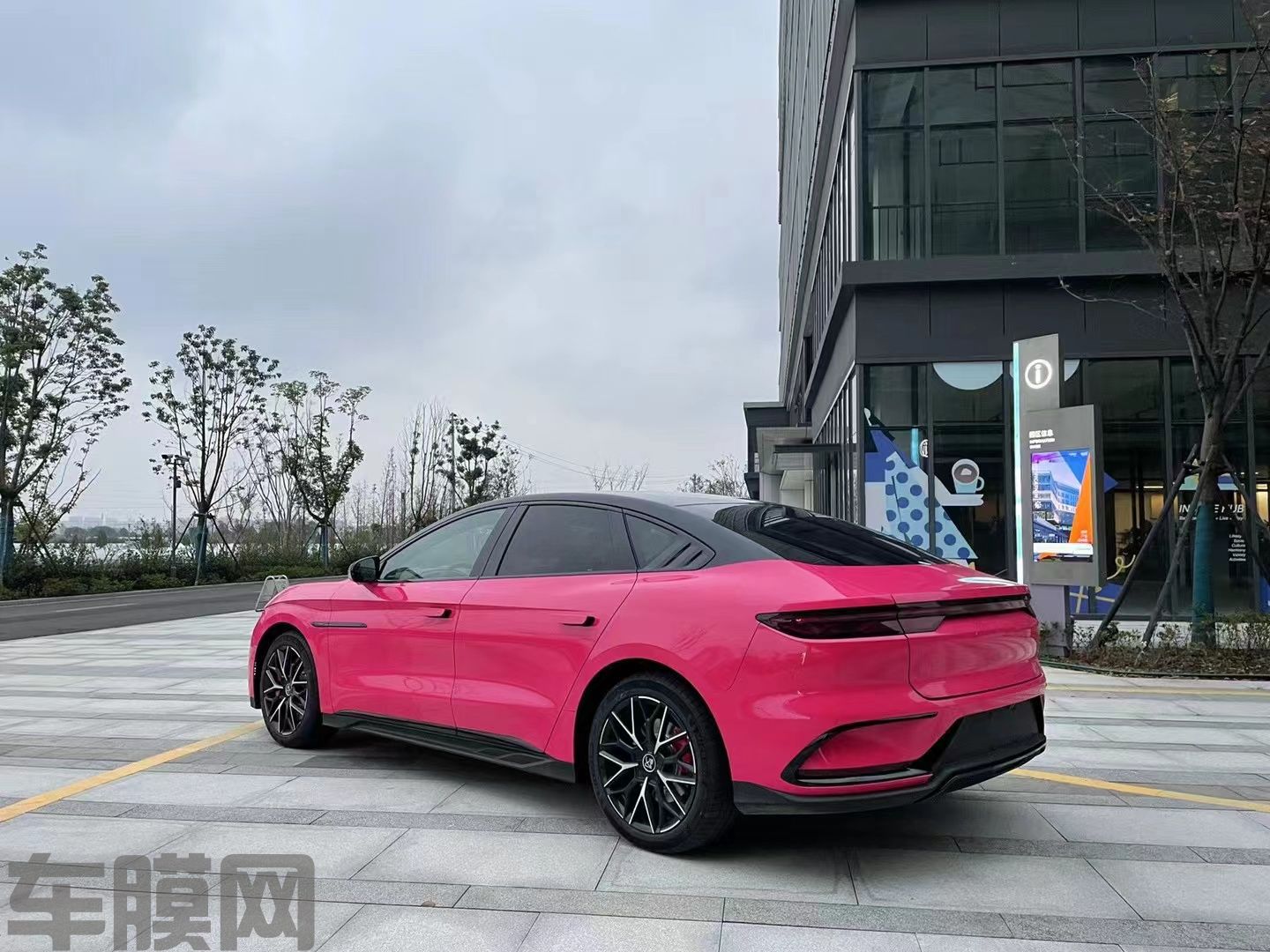 比亚迪汉 甜菜根紫改色膜 效果图