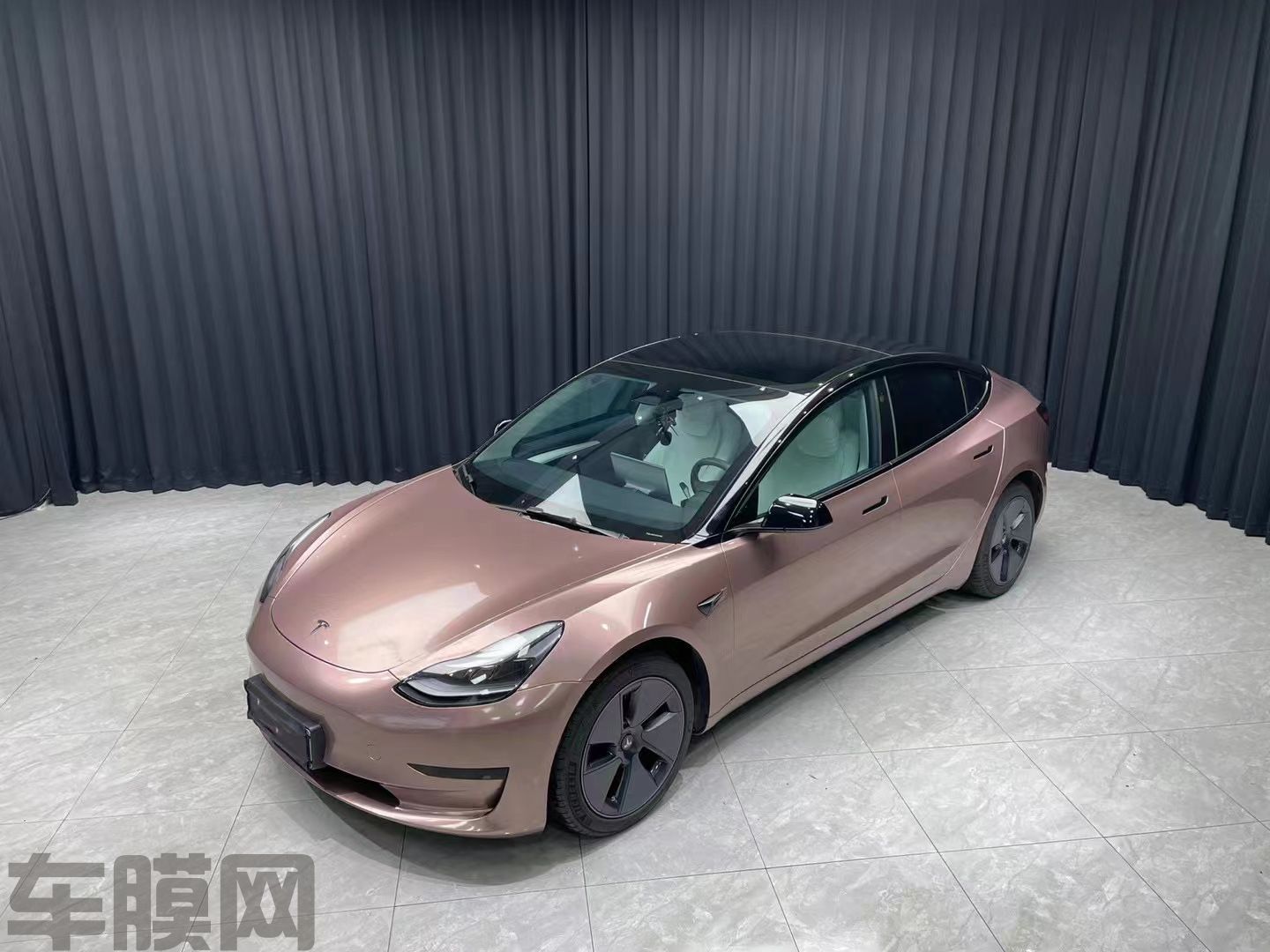 特斯拉Model 3 冰莓粉改色膜 效果图