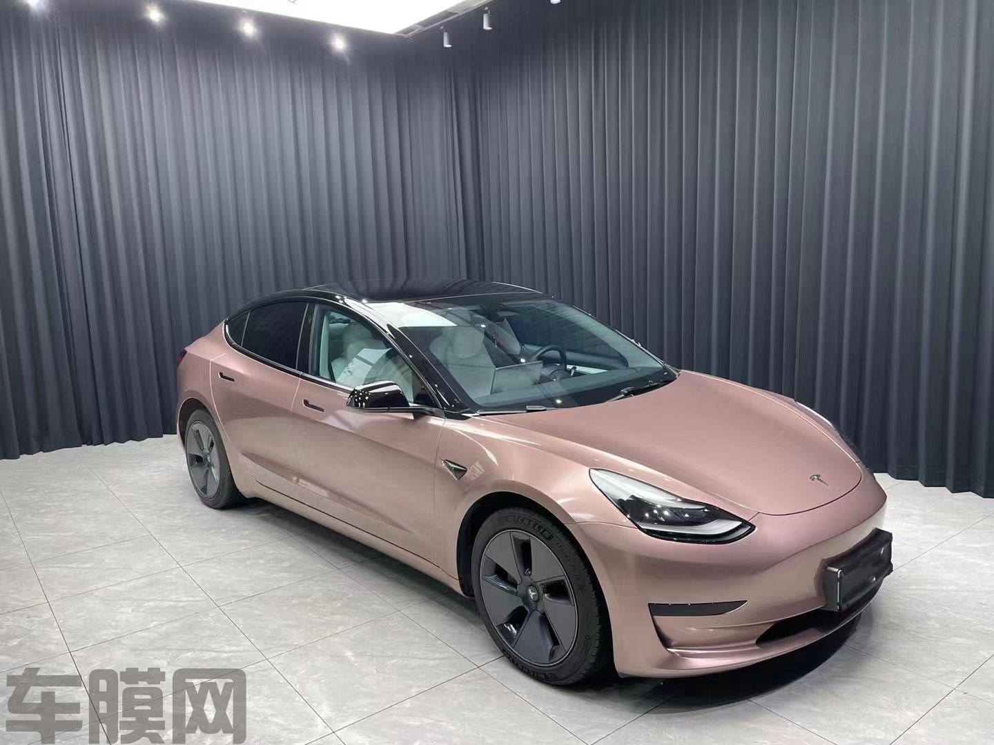 特斯拉Model 3 冰莓粉改色膜 效果图