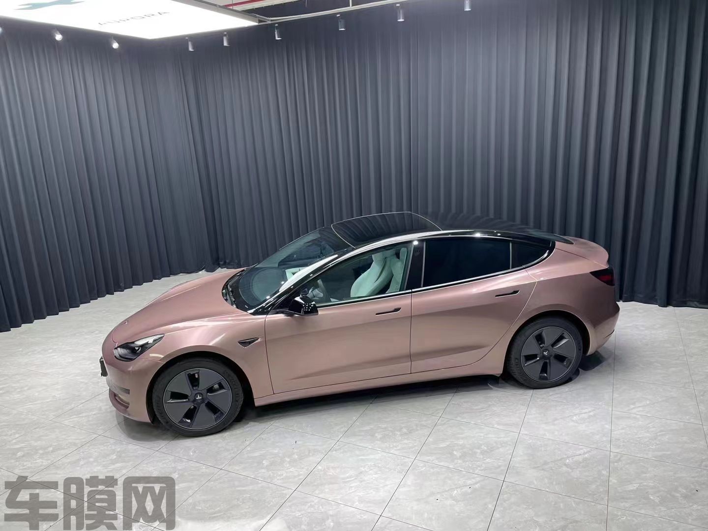 特斯拉Model 3 冰莓粉改色膜 效果图