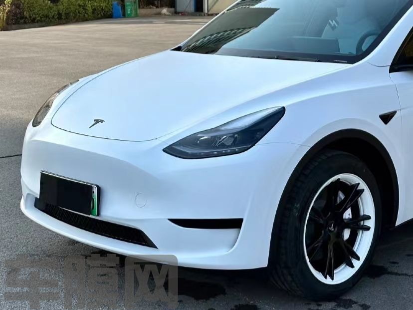 特斯拉Model Y 皓月白改色膜 效果图