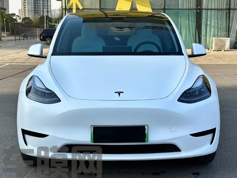 特斯拉Model Y 皓月白改色膜 效果图