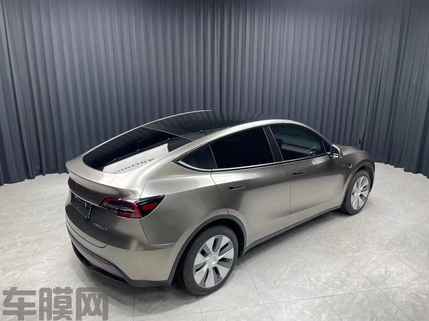 特斯拉Model Y 液态金属银改色膜 效果图