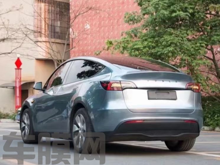 特斯拉ModelY 液态金属索玛托蓝改色膜 效果图