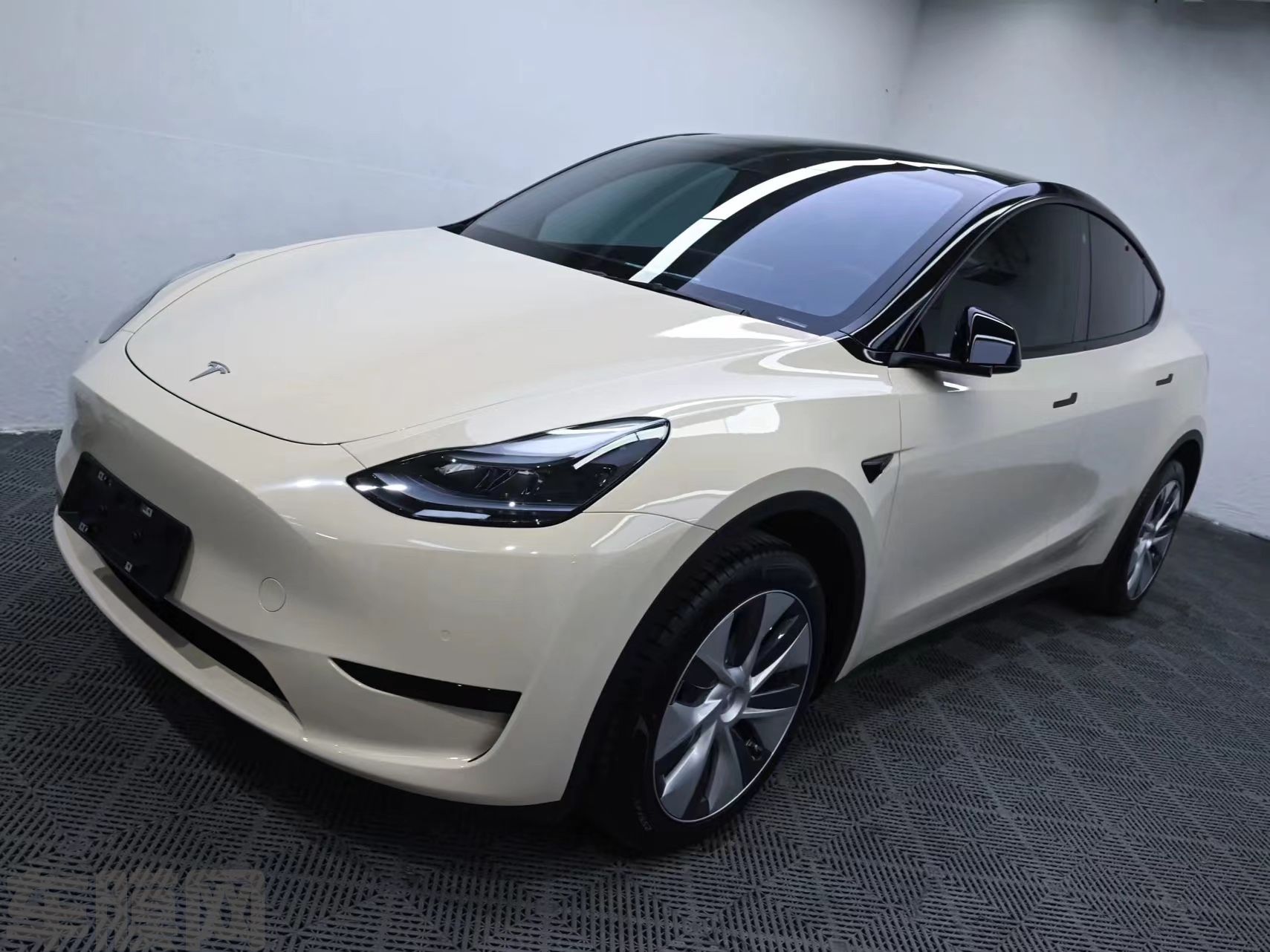 特斯拉Model Y 卡其米兰改色膜 效果图