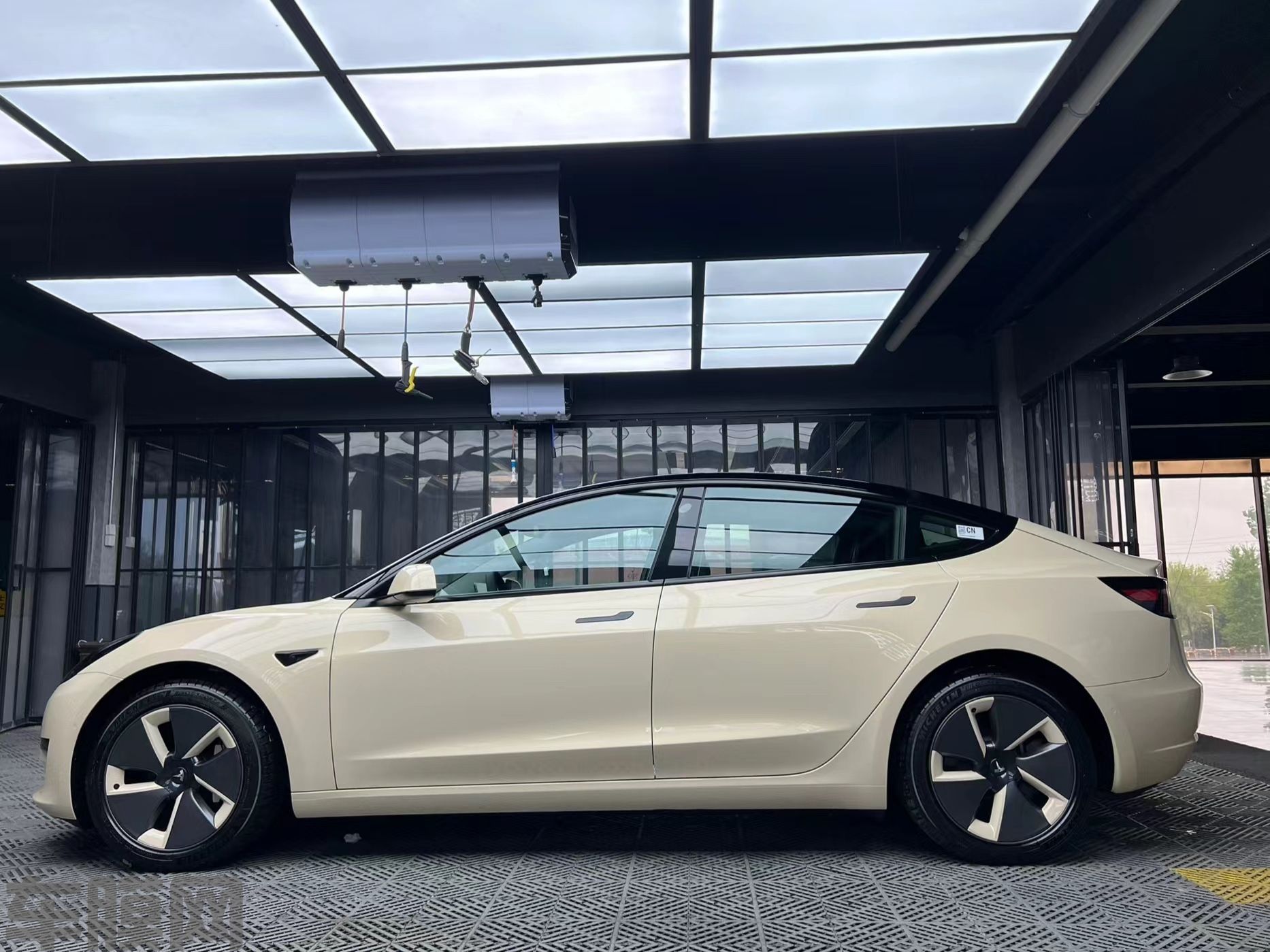特斯拉Model 3 卡其米兰改色膜 效果图