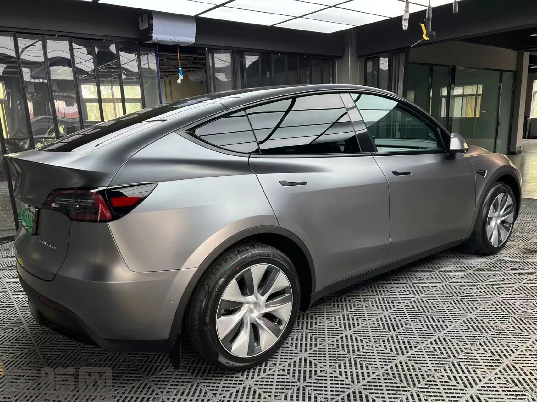 特斯拉Model Y AMG山灰改色膜 效果图