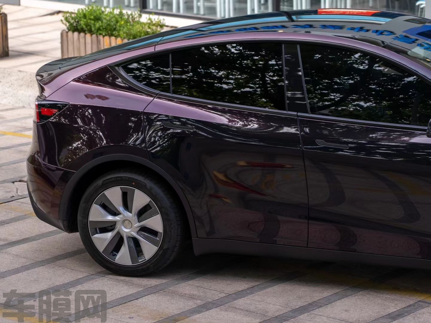特斯拉Model Y 黑魅红改色膜 效果图