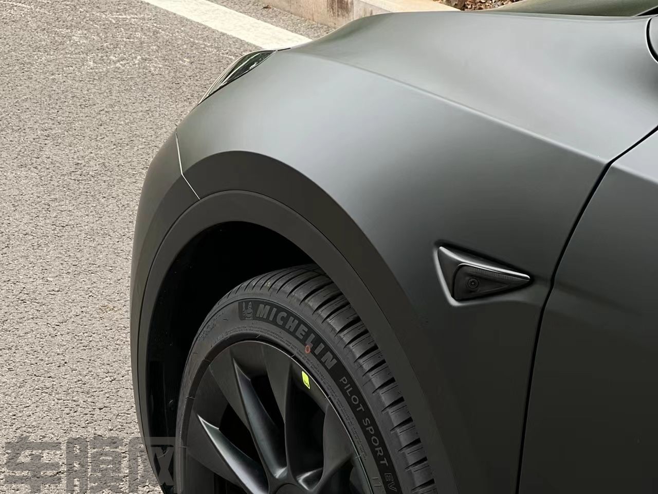 特斯拉Model Y 超哑黑改色膜 效果图