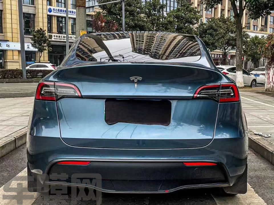 特斯拉Model Y 拜伦湾蓝改色膜 效果图