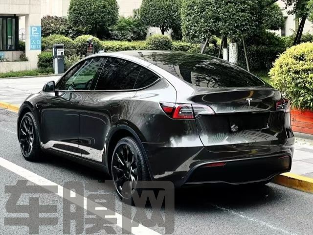 特斯拉Model Y 液态金属枪灰改色膜 效果图