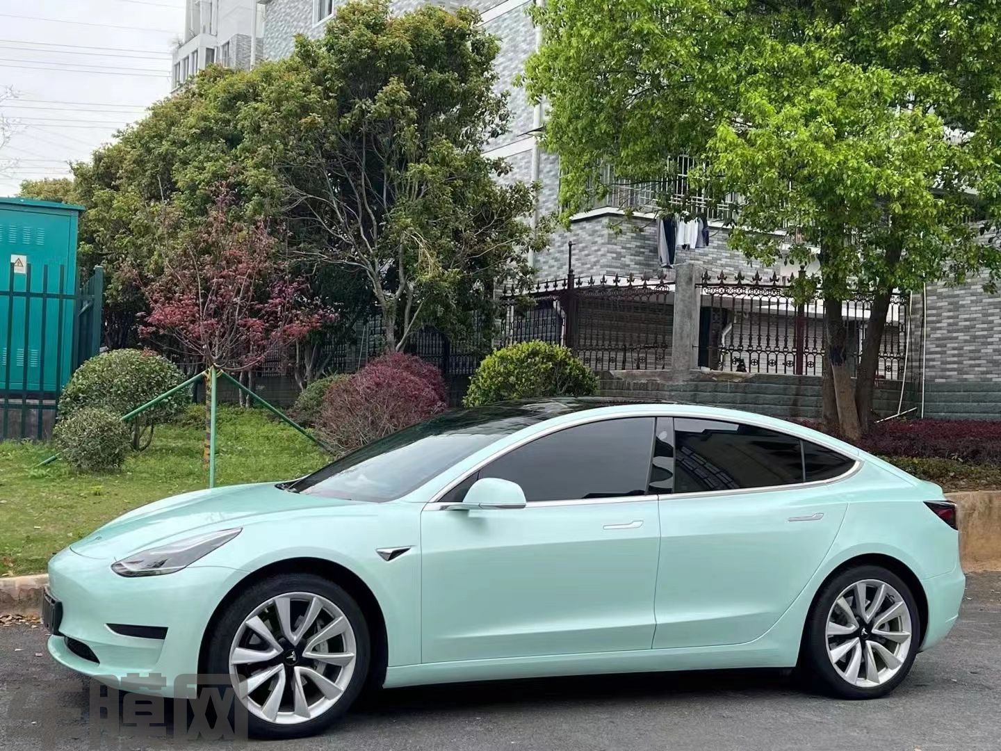特斯拉Model 3 马卡龙月光玉改色膜 效果图