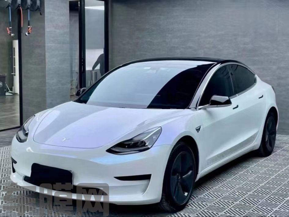 特斯拉Model 3 星空白魅蓝改色膜 效果图