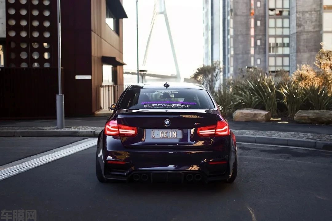 4-201113125Z0594.jpg