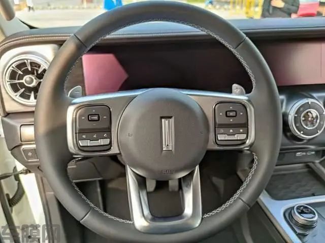 4-20112H1424a21.jpg